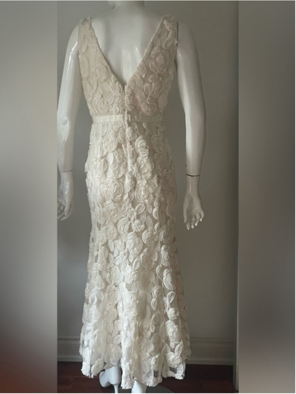 Sleeveless V-Neck Lace Midi Dress in Cream Cream 3D Floral - Picture 6 of 11